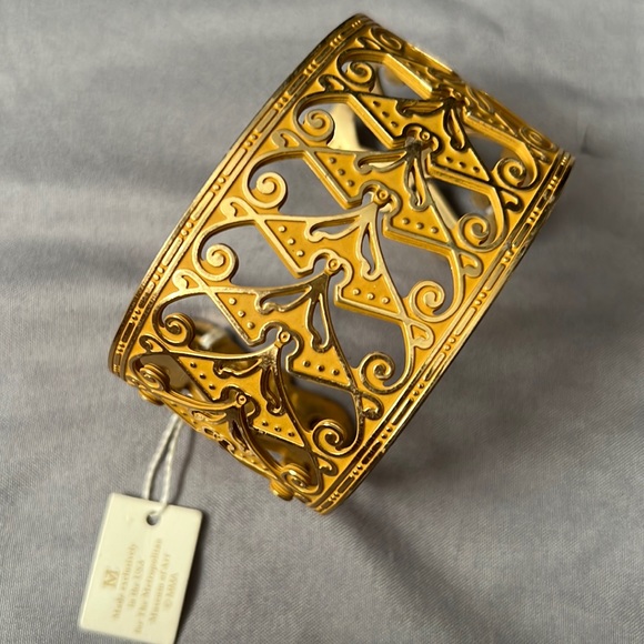 Jewelry - Gold cuff